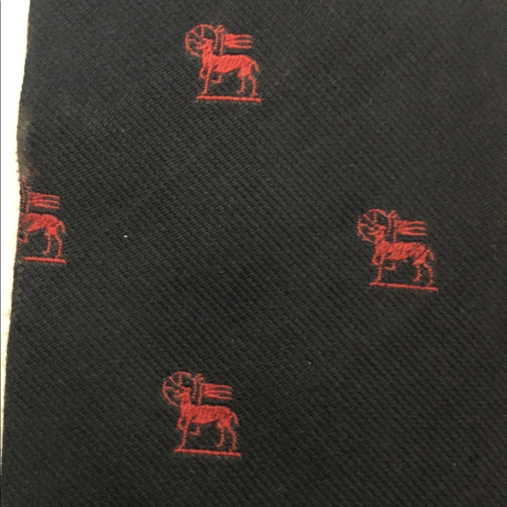 Vtg Ben Silver rep club silk tie